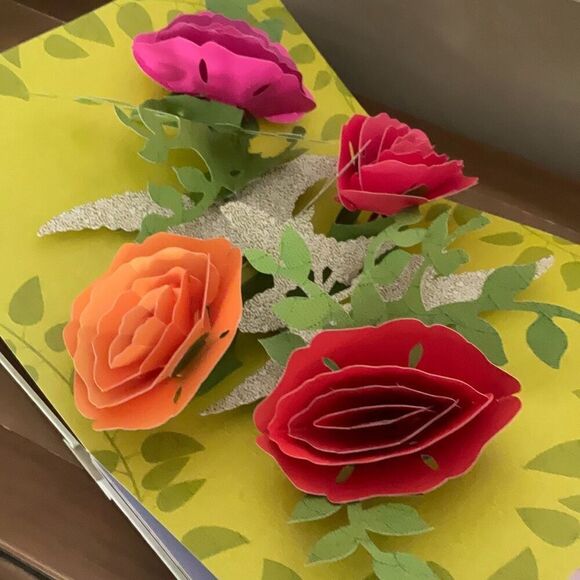 Paper Blossoms Coffee Table Pop Up Book - Picture 4 of 8